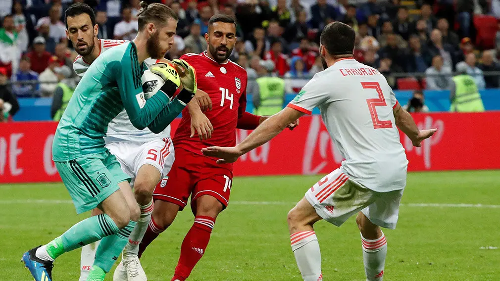 MUN20-253. KAZÁN (RUSIA), 20/06/2018.- El portero español De Gea durante el partido Irán-España, del Grupo B del Mundial de Fútbol de Rusia 2018, en el Kazán Arena de Kazán, Rusia, hoy 20 de junio de 2018 (RUSSIA SOCCER FIFA WORLD CUP, Iran, Spain, Kazan). EFE/Javier Etxezarreta [ATENCIÓN EDITORES: Sólo Uso editorial. Prohibido su uso en referencia con entidad comercial alguna. Prohibido su uso en alertas, descargas o mensajería multimedia en móviles. Las imágenes deberán aparecer como fotografías congeladas y no podrán emular la acción del juego mediante secuencias o fotomontajes. Ninguna imagen publicada podrá ser alterada, mediante texto o imagen superpuesta, en el caso de que (a) intencionalmente oculte o elimine el logotipo de un patrocinador o (b) añada y/o cubra la identificación comercial de terceras partes que no esté oficialmente asociada con la Copa Mundial de la FIFA.]
