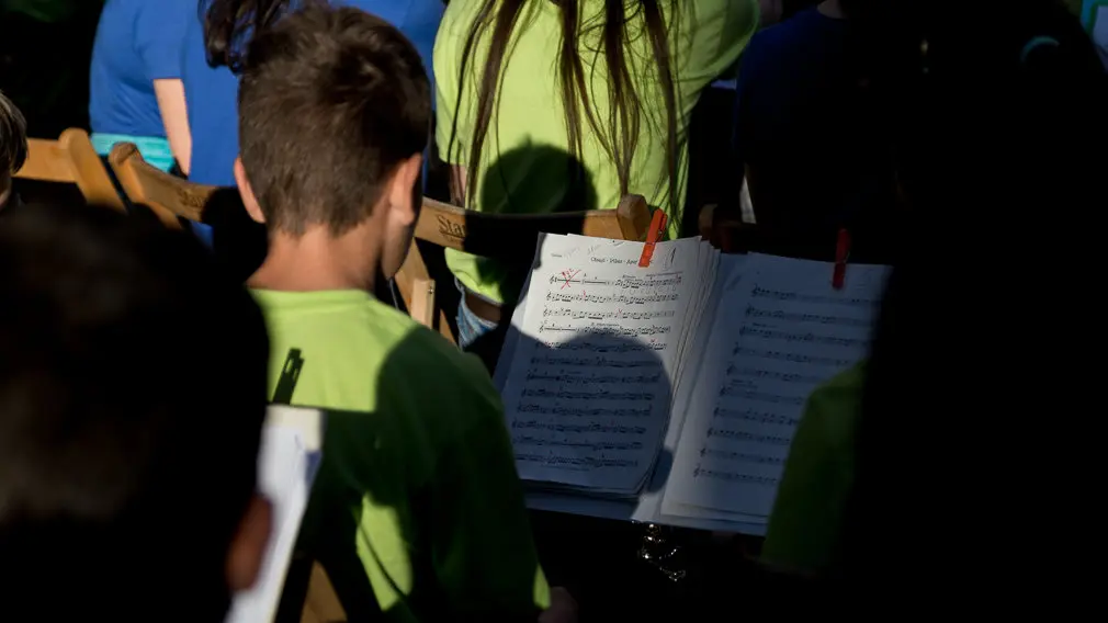 Más de un centenar de niños y niñas han participado en el 'Alarde de Txistularis Txikis' coincidiendo con el Día Europeo de la Música (21). IÑIGO ALZUGARAY