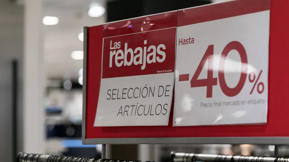 Inicio de las rebajas de verano de El Corte Inglés (08). IÑIGO ALZUGARAY