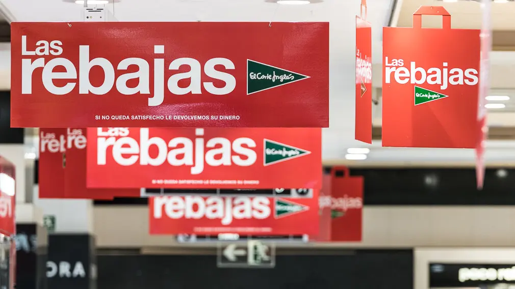 Inicio de las rebajas de verano de El Corte Inglés (30). IÑIGO ALZUGARAY