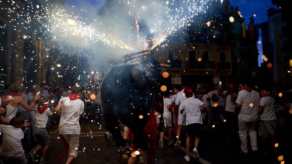 7 Julio Toro de Fuego 2432