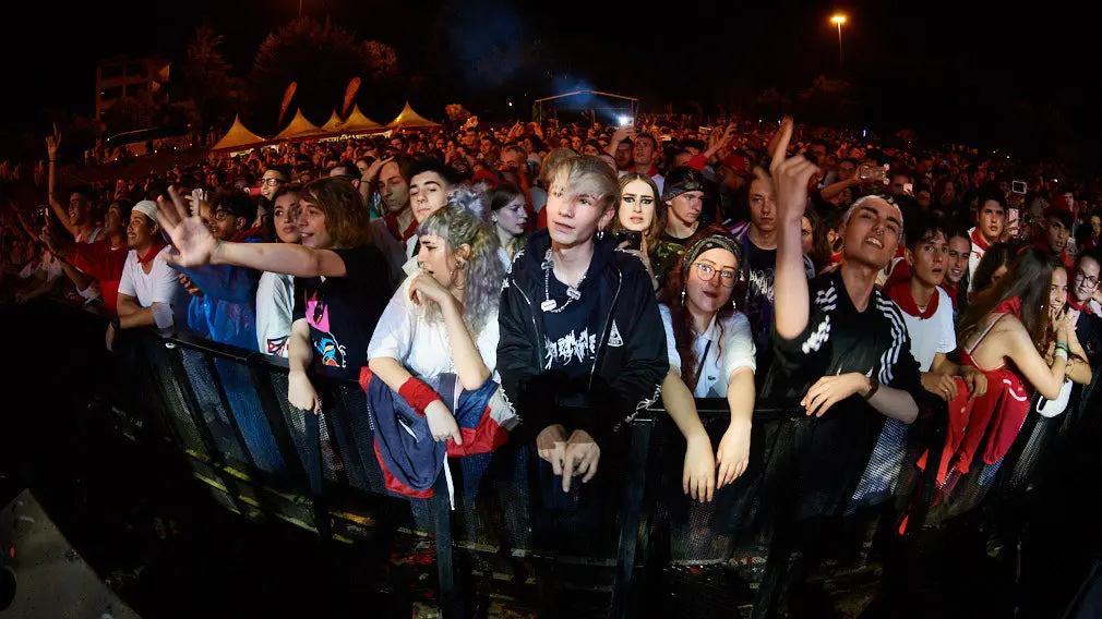 7 de julio conciertos de Plaza de los Fueros con Iseo & Dodosound with The Mousehunters y Nathy Peluso2799