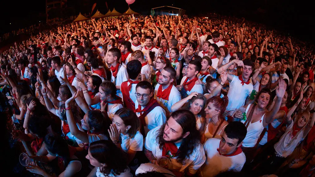 7 de julio conciertos de Plaza de los Fueros con Iseo & Dodosound with The Mousehunters y Nathy Peluso2889