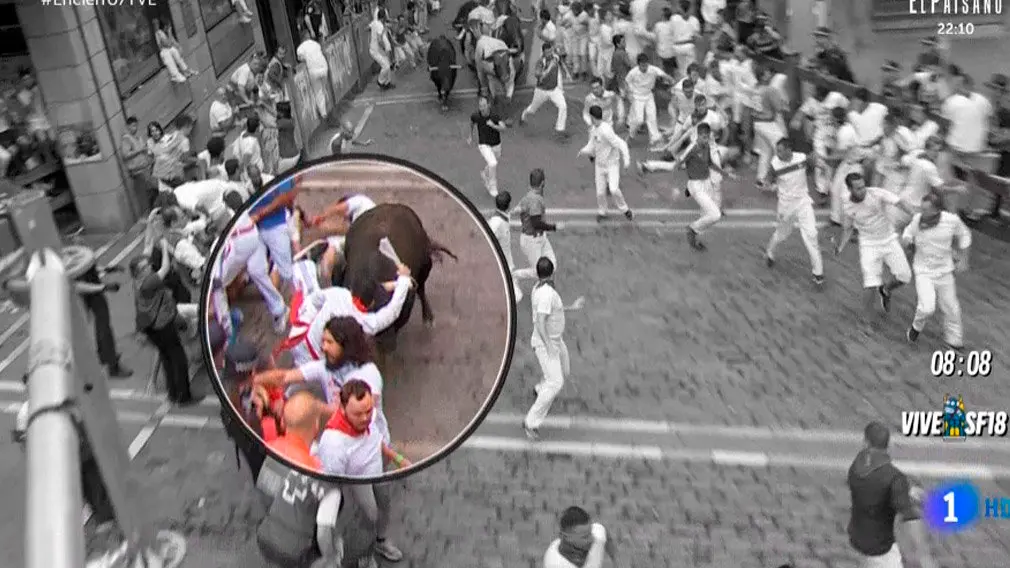 La cogida de un Jandilla a un mozo en la Plaza del Ayuntamiento