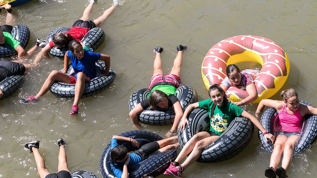 Tradicional descenso del río Ega de los jóvenes de Estella tras el chupinazo 2018 -(02). IÑIGO ALZUGARAY