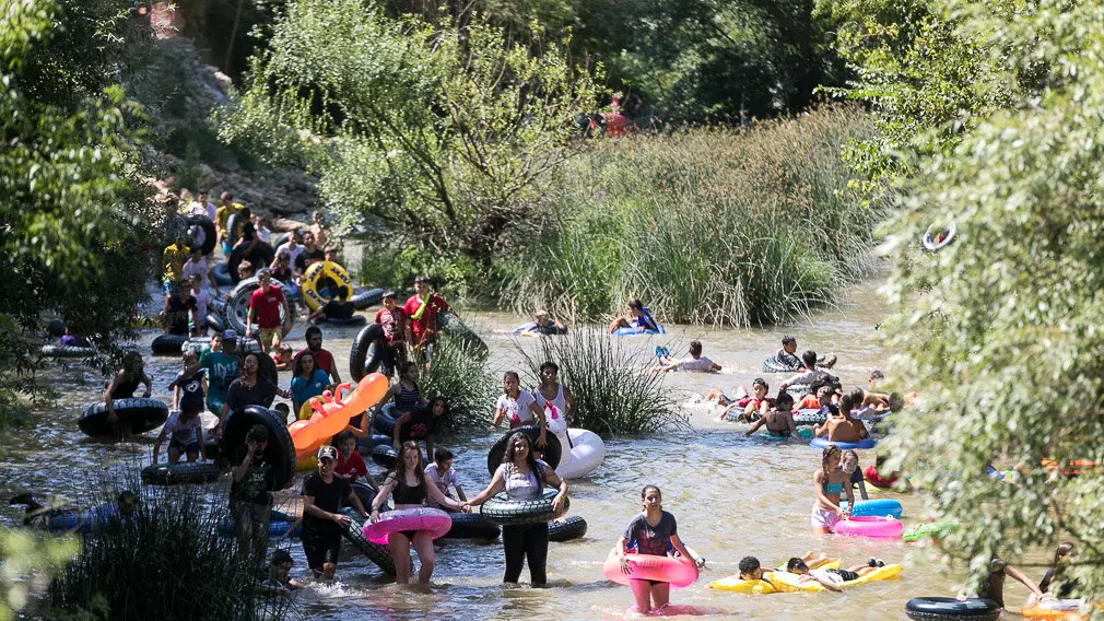 Tradicional descenso del río Ega de los jóvenes de Estella tras el chupinazo 2018 -(04). IÑIGO ALZUGARAY