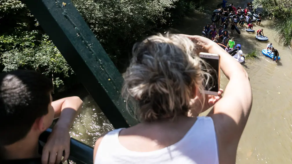 Tradicional descenso del río Ega de los jóvenes de Estella tras el chupinazo 2018 -(07). IÑIGO ALZUGARAY