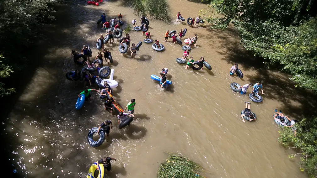 Tradicional descenso del río Ega de los jóvenes de Estella tras el chupinazo 2018 -(08). IÑIGO ALZUGARAY