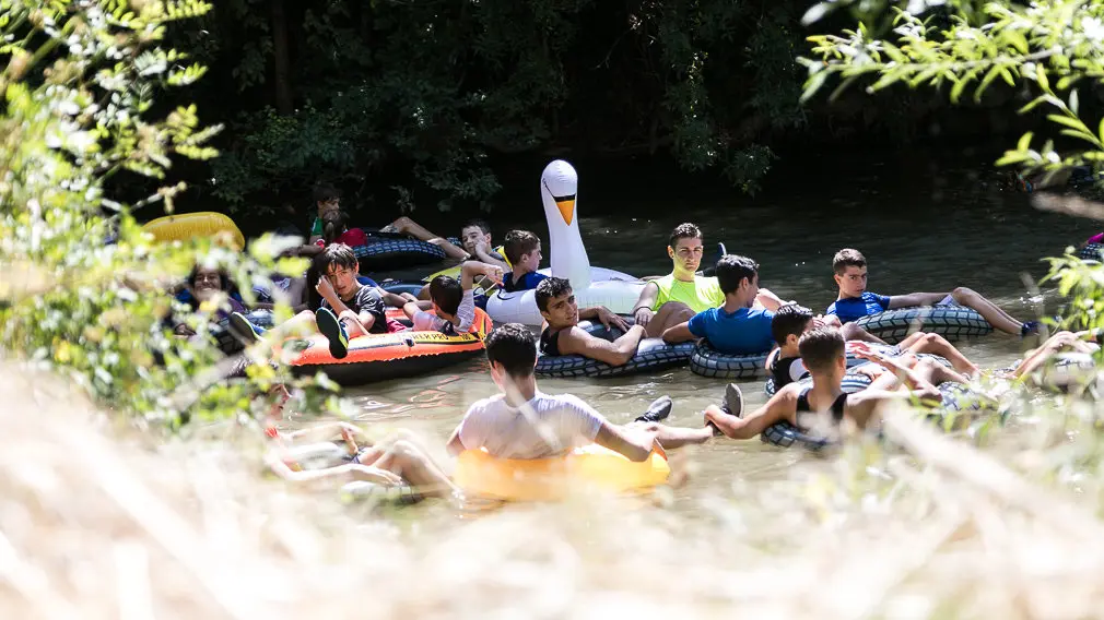 Tradicional descenso del río Ega de los jóvenes de Estella tras el chupinazo 2018 -(15). IÑIGO ALZUGARAY