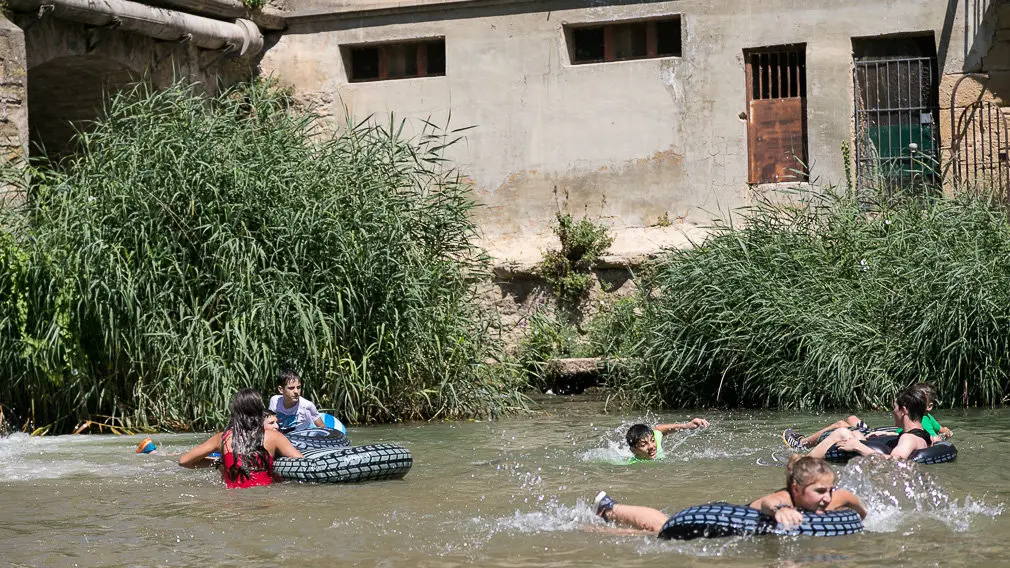 Tradicional descenso del río Ega de los jóvenes de Estella tras el chupinazo 2018 -(20). IÑIGO ALZUGARAY