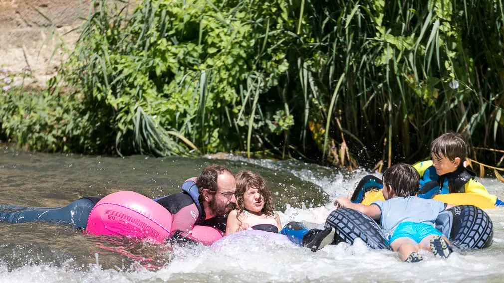 Tradicional descenso del río Ega de los jóvenes de Estella tras el chupinazo 2018 -(23). IÑIGO ALZUGARAY