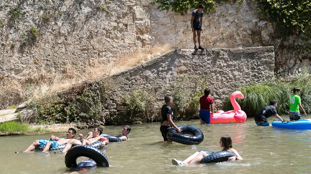 Tradicional descenso del río Ega de los jóvenes de Estella tras el chupinazo 2018 -(24). IÑIGO ALZUGARAY