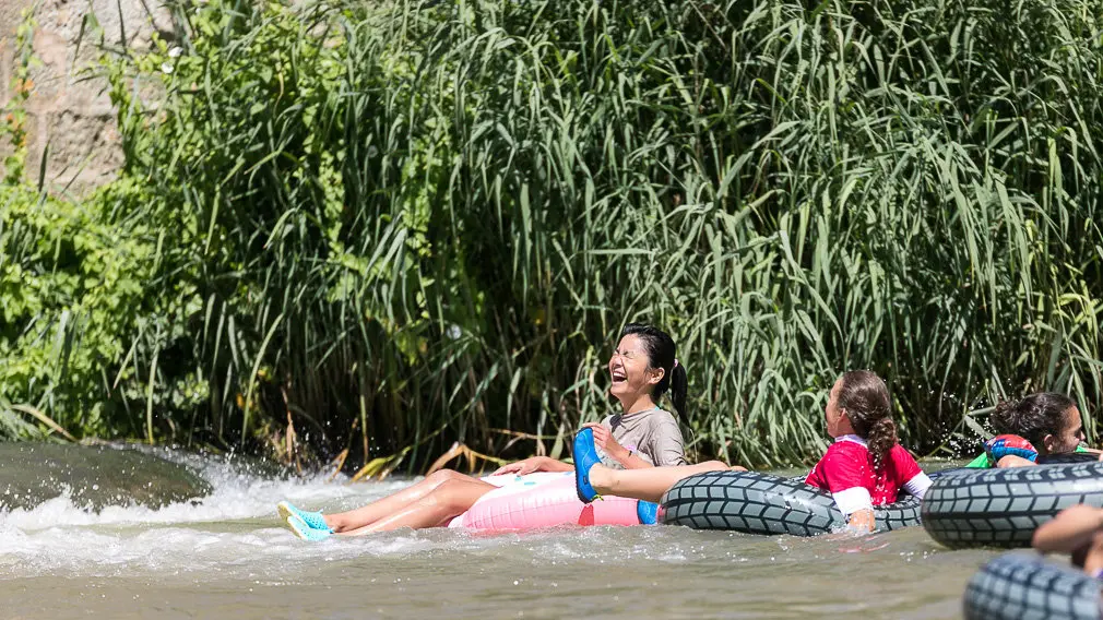 Tradicional descenso del río Ega de los jóvenes de Estella tras el chupinazo 2018 -(27). IÑIGO ALZUGARAY