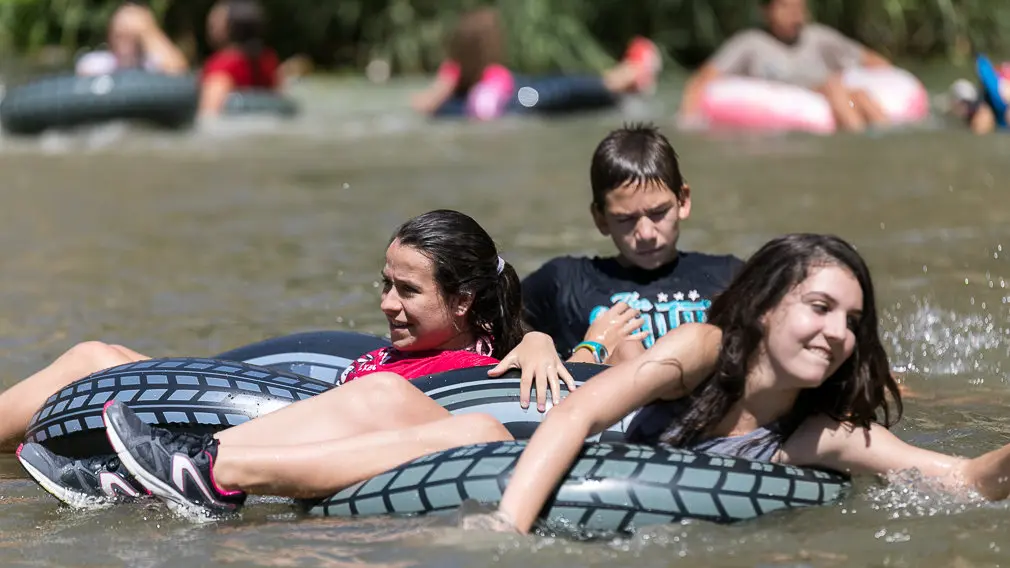 Tradicional descenso del río Ega de los jóvenes de Estella tras el chupinazo 2018 -(28). IÑIGO ALZUGARAY