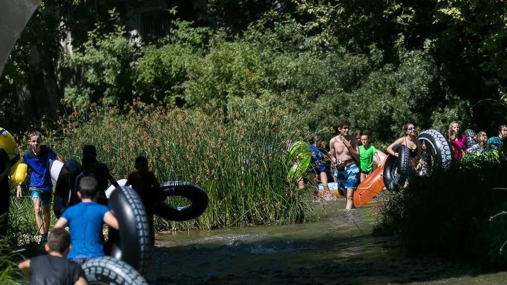 Tradicional descenso del río Ega de los jóvenes de Estella tras el chupinazo 2018 -(31). IÑIGO ALZUGARAY