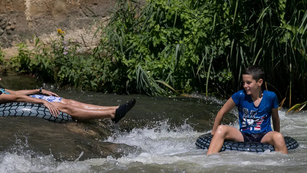 Tradicional descenso del río Ega de los jóvenes de Estella tras el chupinazo 2018 -(35). IÑIGO ALZUGARAY