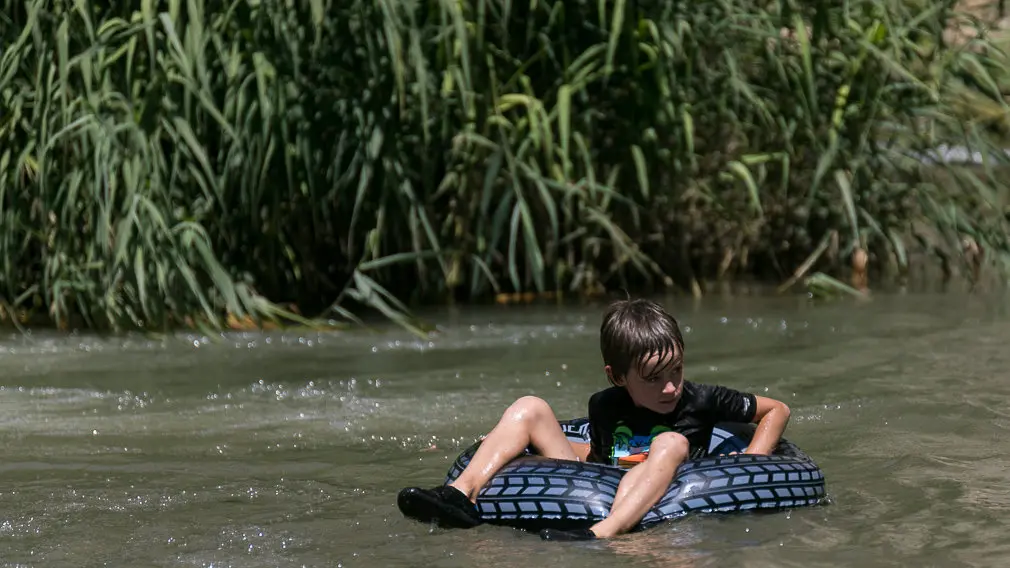 Tradicional descenso del río Ega de los jóvenes de Estella tras el chupinazo 2018 -(43). IÑIGO ALZUGARAY
