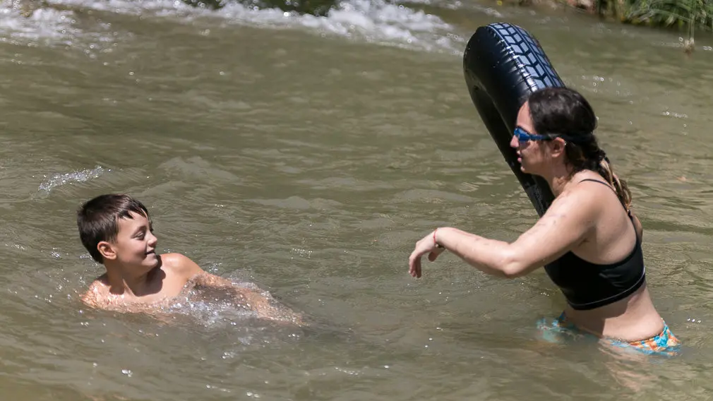 Tradicional descenso del río Ega de los jóvenes de Estella tras el chupinazo 2018 -(48). IÑIGO ALZUGARAY