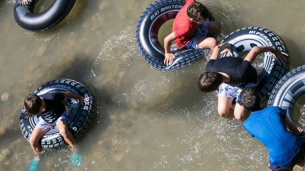 Tradicional descenso del río Ega de los jóvenes de Estella tras el chupinazo 2018 -(54). IÑIGO ALZUGARAY