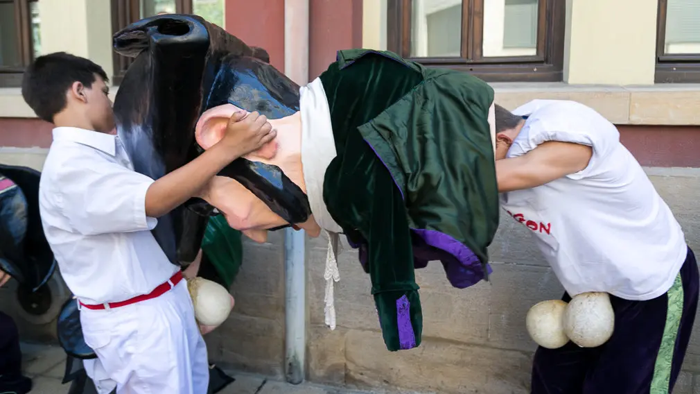 Salida de la Comparsa de Gigantes y Cabezudos en el primer día de Fiestas de Estella 2018 (03). IÑIGO ALZUGARAY