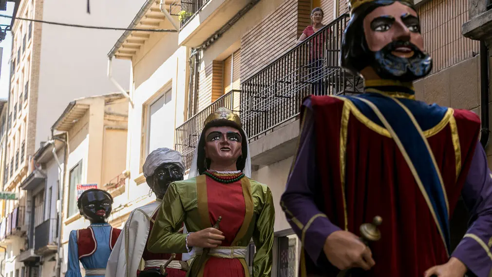 Salida de la Comparsa de Gigantes y Cabezudos en el primer día de Fiestas de Estella 2018 (20). IÑIGO ALZUGARAY