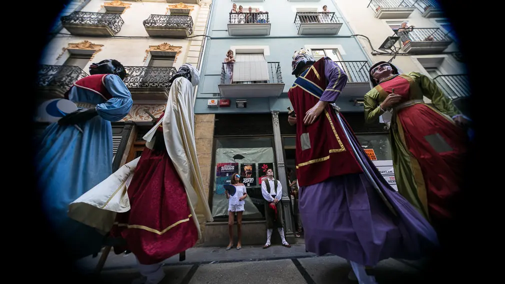 Salida de la Comparsa de Gigantes y Cabezudos en el primer día de Fiestas de Estella 2018 (26). IÑIGO ALZUGARAY
