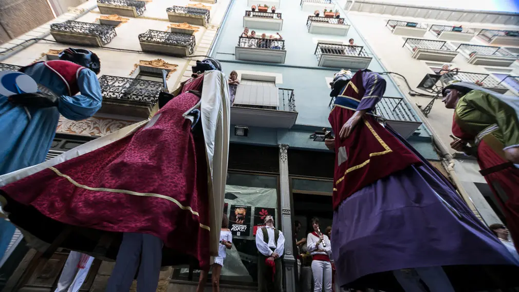 Salida de la Comparsa de Gigantes y Cabezudos en el primer día de Fiestas de Estella 2018 (27). IÑIGO ALZUGARAY