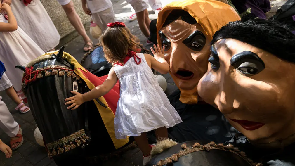 Salida de la Comparsa de Gigantes y Cabezudos en el primer día de Fiestas de Estella 2018 (33). IÑIGO ALZUGARAY