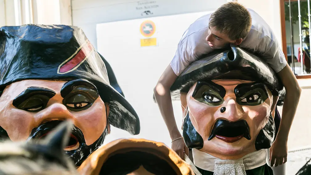 Salida de la Comparsa de Gigantes y Cabezudos en el primer día de Fiestas de Estella 2018 (34). IÑIGO ALZUGARAY