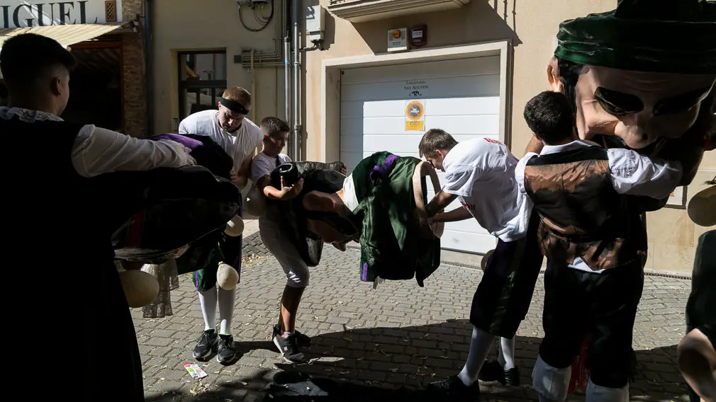 Salida de la Comparsa de Gigantes y Cabezudos en el primer día de Fiestas de Estella 2018 (35). IÑIGO ALZUGARAY