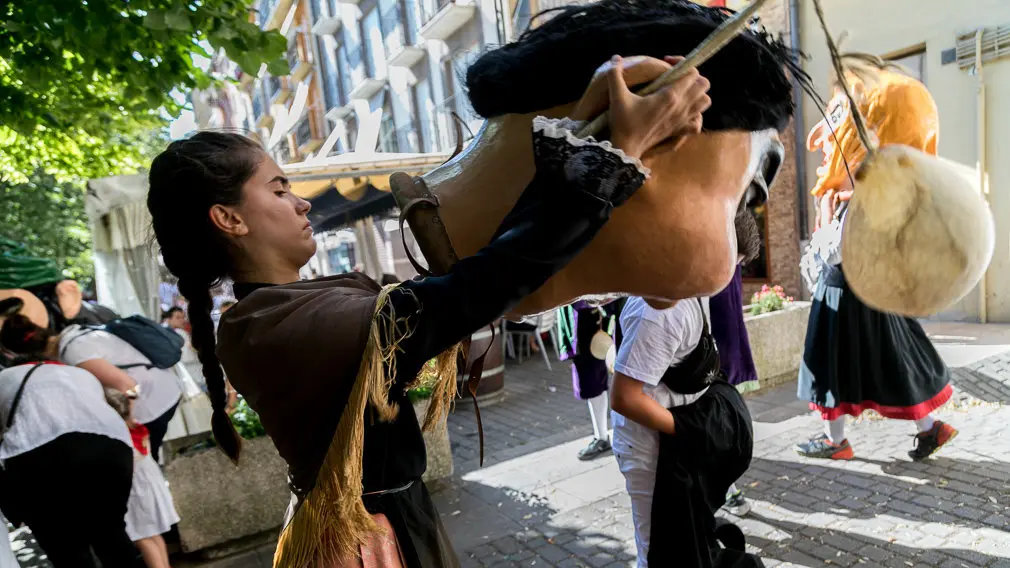Salida de la Comparsa de Gigantes y Cabezudos en el primer día de Fiestas de Estella 2018 (36). IÑIGO ALZUGARAY