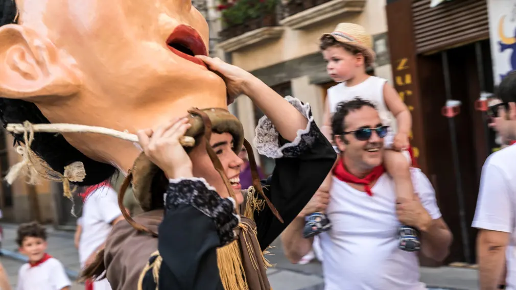 Salida de la Comparsa de Gigantes y Cabezudos en el primer día de Fiestas de Estella 2018 (38). IÑIGO ALZUGARAY