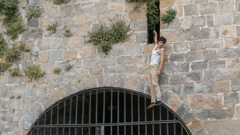 Espectáculo de teatro de calle y circo titulado 'Envà' realizado por Amer y África dentro del Festival de las Murallas de Pamplona (10). IÑIGO ALZUGARAY