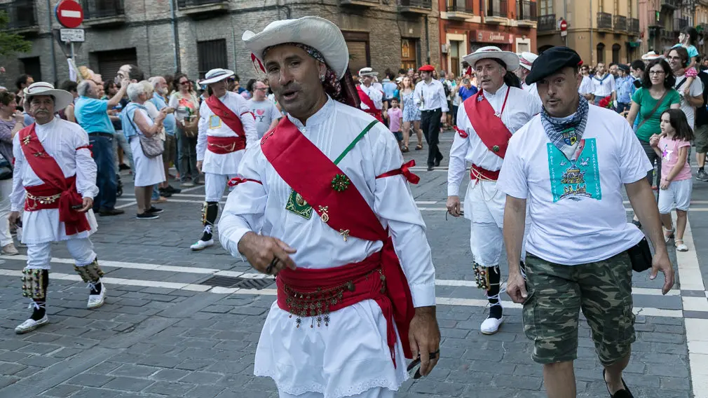 Baile de los Danzantes de San Lorenzo en el día de su patrón (02). IÑIGO ALZUGARAY