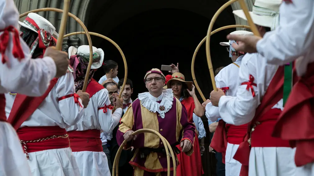 Baile de los Danzantes de San Lorenzo en el día de su patrón (08). IÑIGO ALZUGARAY