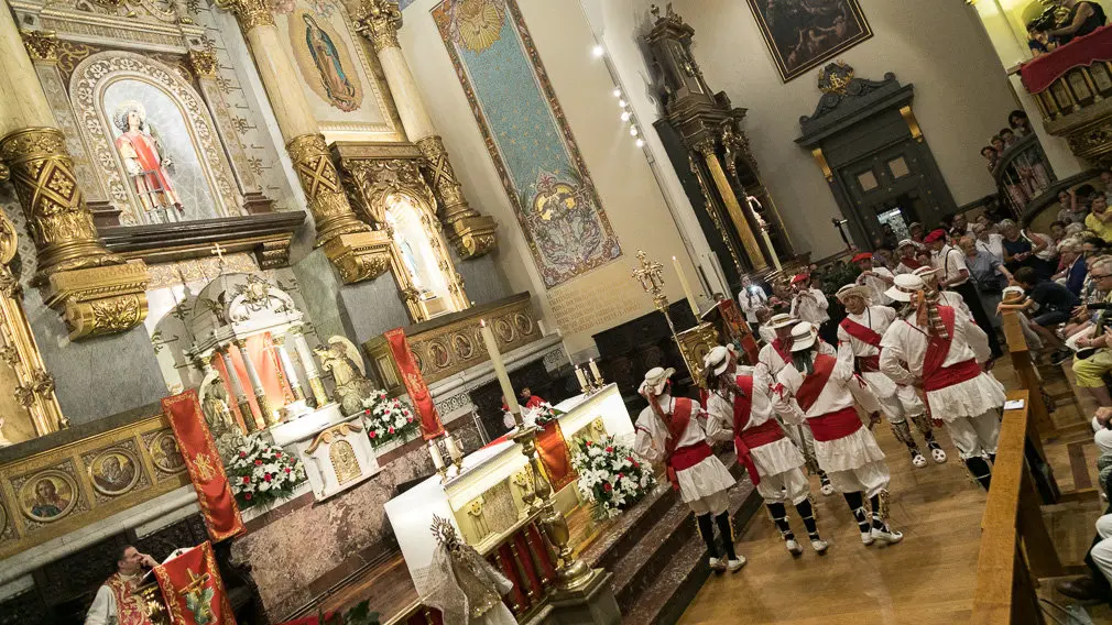 Baile de los Danzantes de San Lorenzo en el día de su patrón (20). IÑIGO ALZUGARAY
