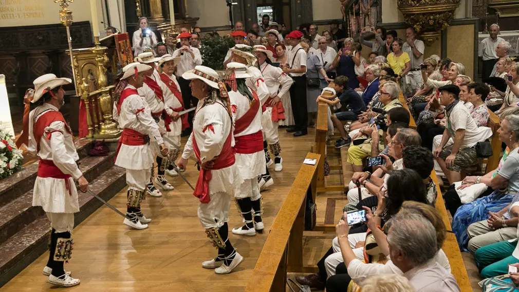Baile de los Danzantes de San Lorenzo en el día de su patrón (21). IÑIGO ALZUGARAY