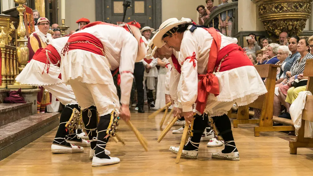 Baile de los Danzantes de San Lorenzo en el día de su patrón (23). IÑIGO ALZUGARAY