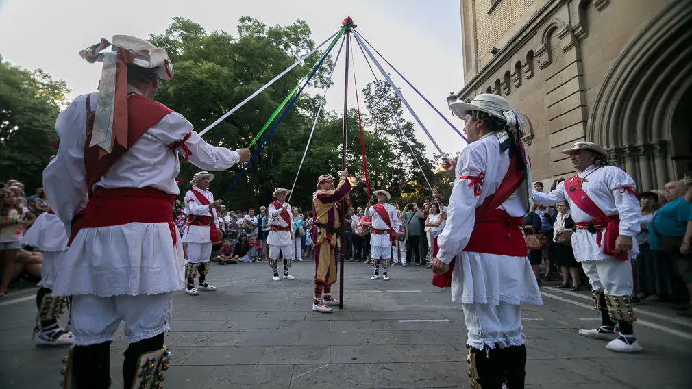 Baile de los Danzantes de San Lorenzo en el día de su patrón (26). IÑIGO ALZUGARAY