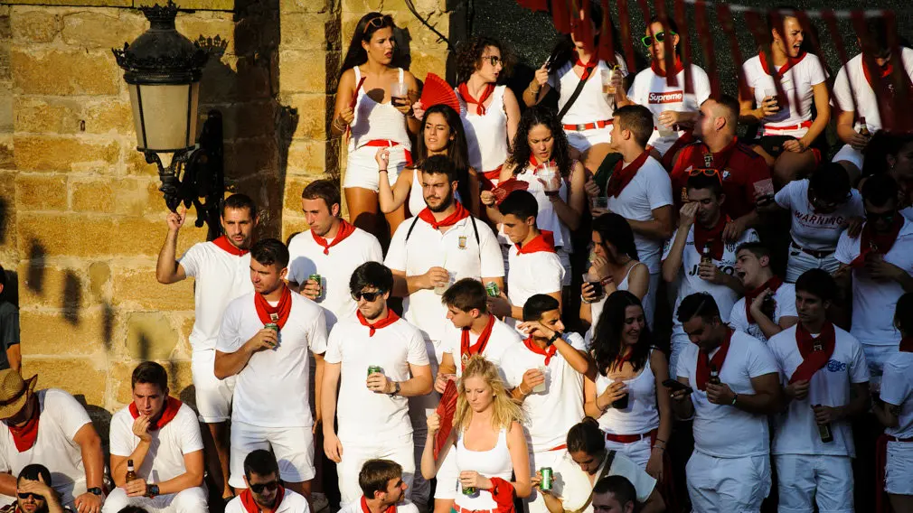 Suelta de vacas en las fiestas de 2018 de Carcastillo. MIGUEL OSÉS_5