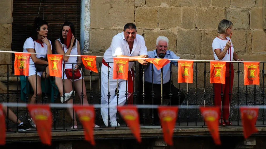 Suelta de vacas en las fiestas de 2018 de Carcastillo. MIGUEL OSÉS_7