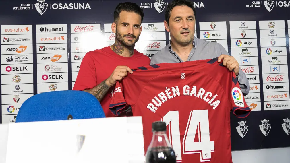 Presentación de Rubén García como nuevo delantero de Osasuna donde jugará con el número 14 en su camiseta (01). IÑIGO ALZUGARAY