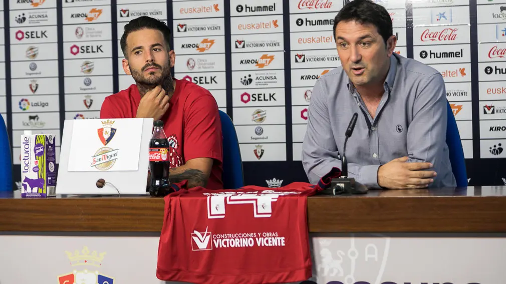 Presentación de Rubén García como nuevo delantero de Osasuna donde jugará con el número 14 en su camiseta (03). IÑIGO ALZUGARAY