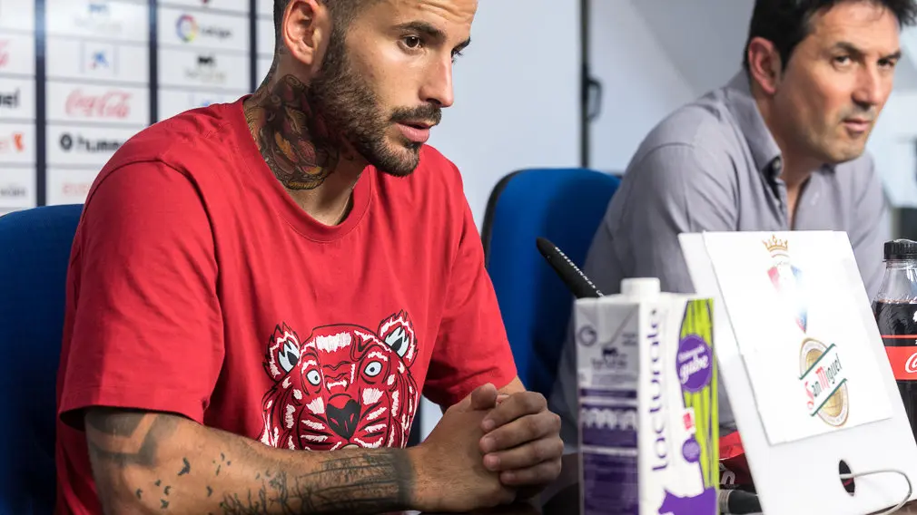 Presentación de Rubén García como nuevo delantero de Osasuna donde jugará con el número 14 en su camiseta (11). IÑIGO ALZUGARAY