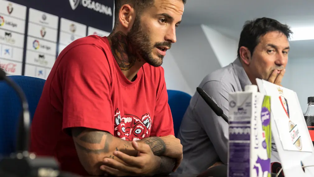 Presentación de Rubén García como nuevo delantero de Osasuna donde jugará con el número 14 en su camiseta (13). IÑIGO ALZUGARAY