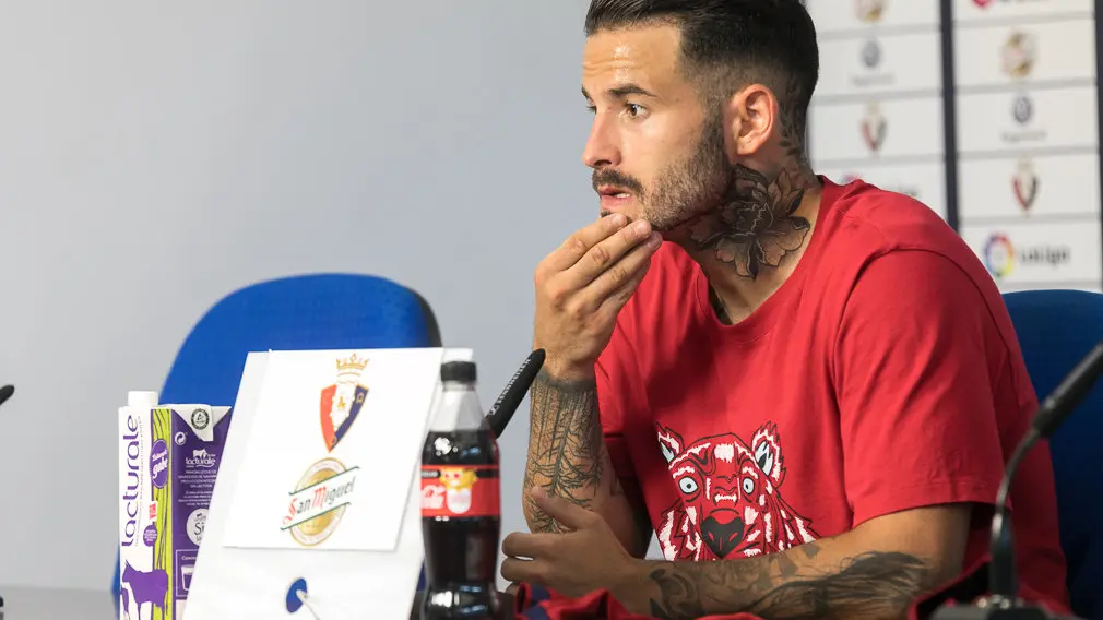 Presentación de Rubén García como nuevo delantero de Osasuna donde jugará con el número 14 en su camiseta (14). IÑIGO ALZUGARAY