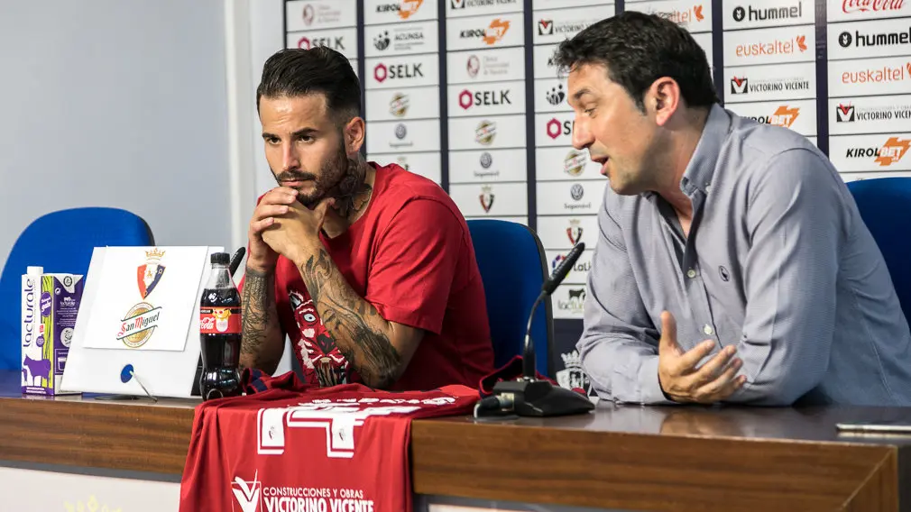 Presentación de Rubén García como nuevo delantero de Osasuna donde jugará con el número 14 en su camiseta (18). IÑIGO ALZUGARAY
