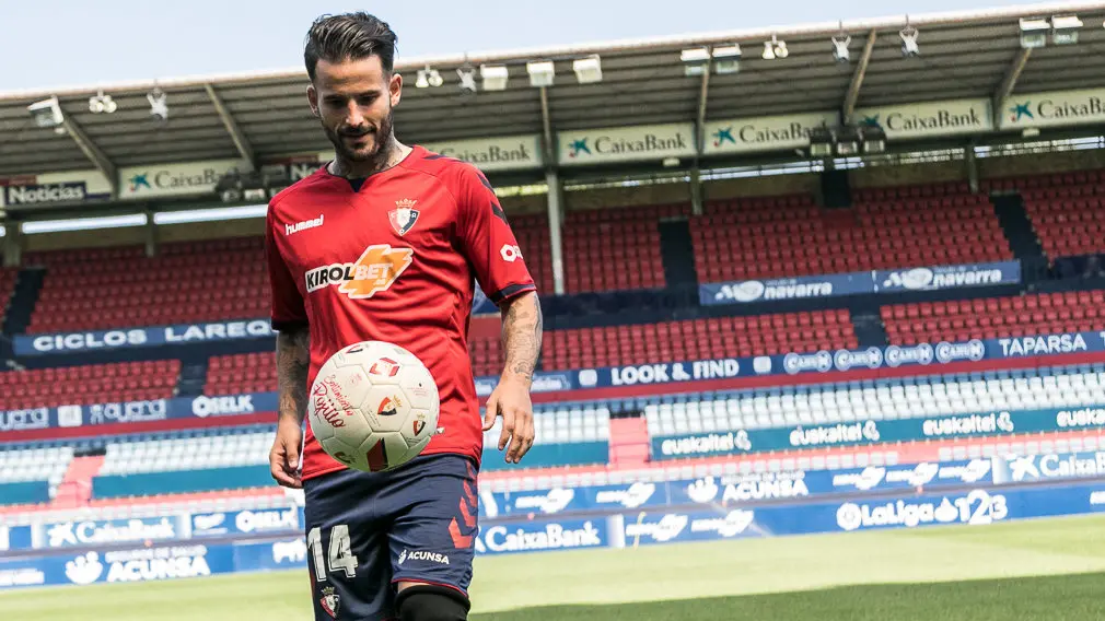 Presentación de Rubén García como nuevo delantero de Osasuna donde jugará con el número 14 en su camiseta (28). IÑIGO ALZUGARAY