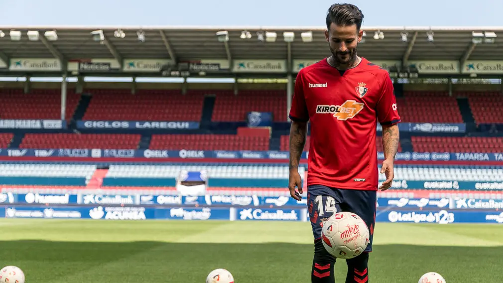 Presentación de Rubén García como nuevo delantero de Osasuna donde jugará con el número 14 en su camiseta (32). IÑIGO ALZUGARAY