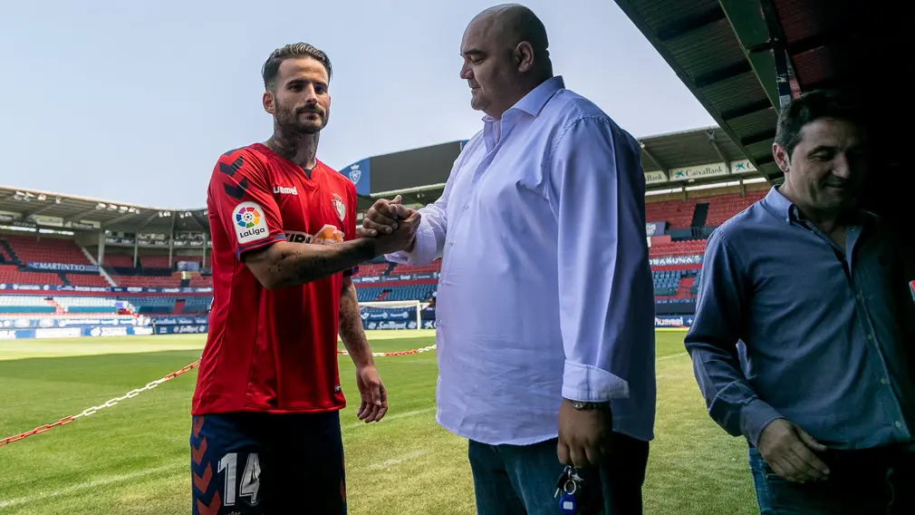 Presentación de Rubén García como nuevo delantero de Osasuna donde jugará con el número 14 en su camiseta (39). IÑIGO ALZUGARAY